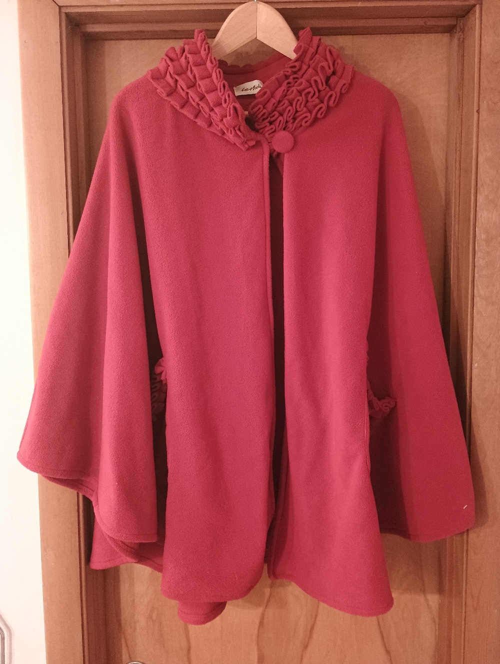 Le Moda Cape Poncho Red Ruffle Trim Pockets Wrap